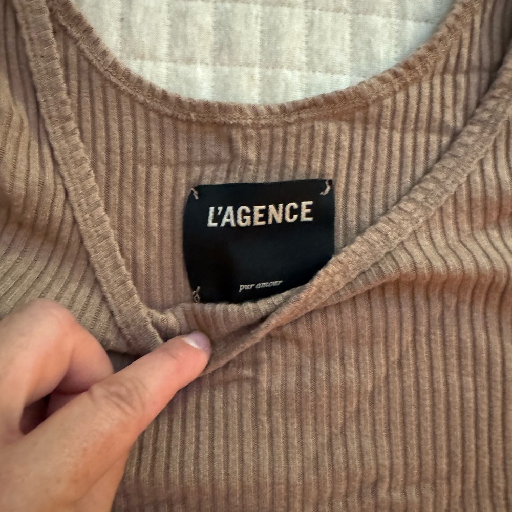 L’agence tank size medium